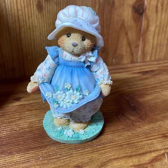Cherished Teddies Gail 103772 Catching The First Blooms of Friendship Daisies - Picture 3 of 6